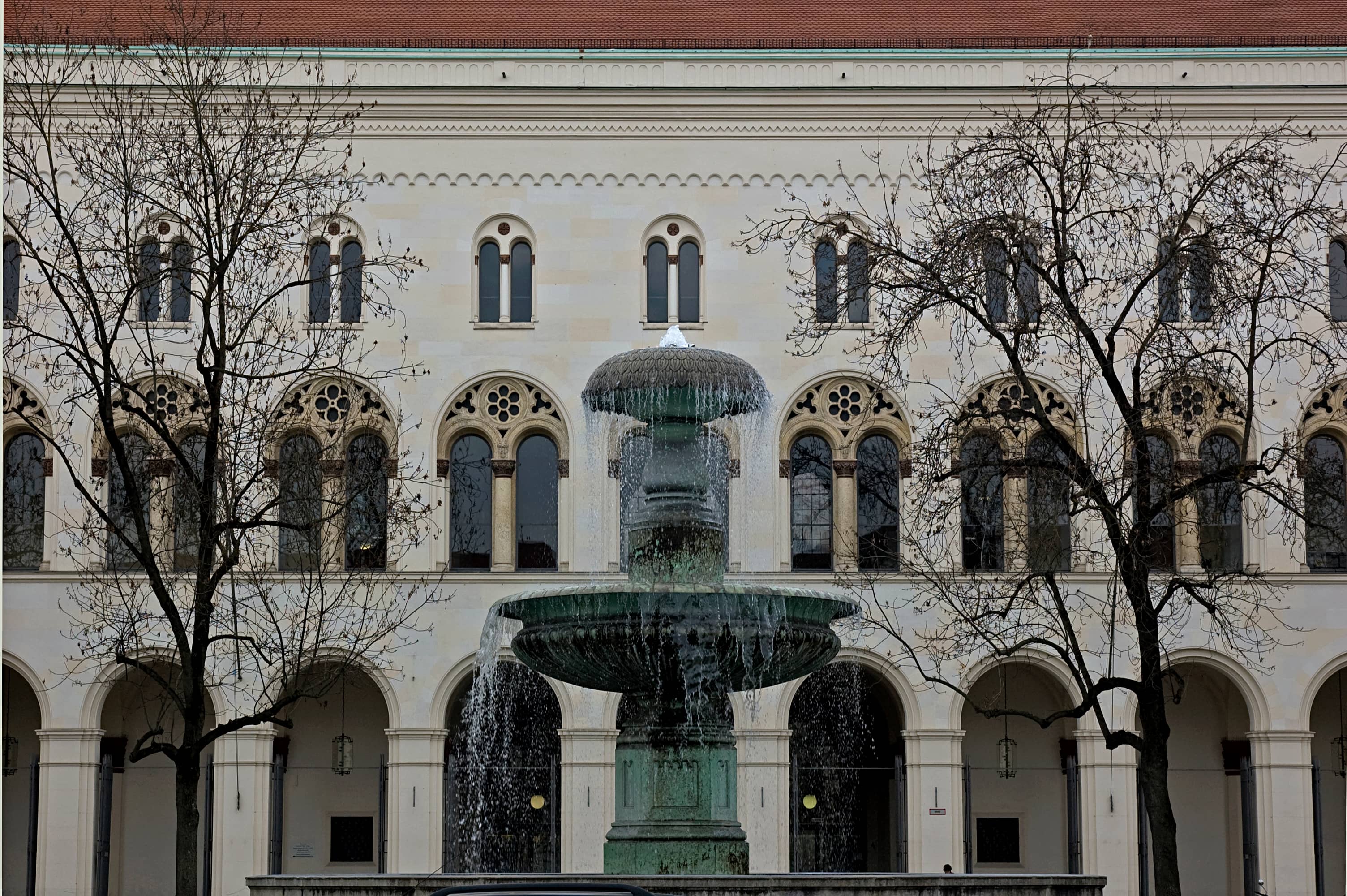 LMU Munich main building Geschwister-Scholl-Platz center