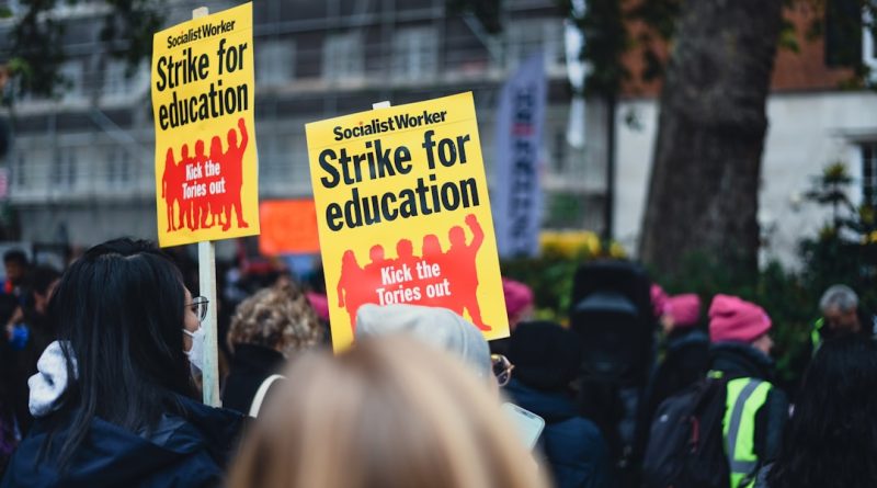 Education policy discussion and school reform debate