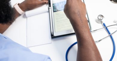 Students learning healthcare through digital platforms and online medical education