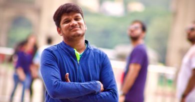 Indian student comparing education loan options for studying abroad